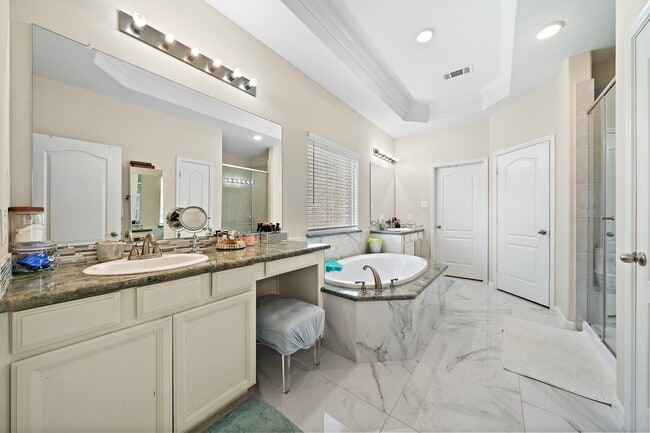 Building Photo - 3627 Grand Prom