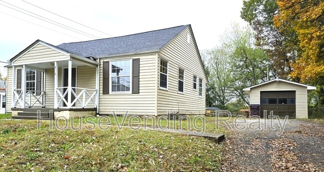 Building Photo - 812 Brewster Rd