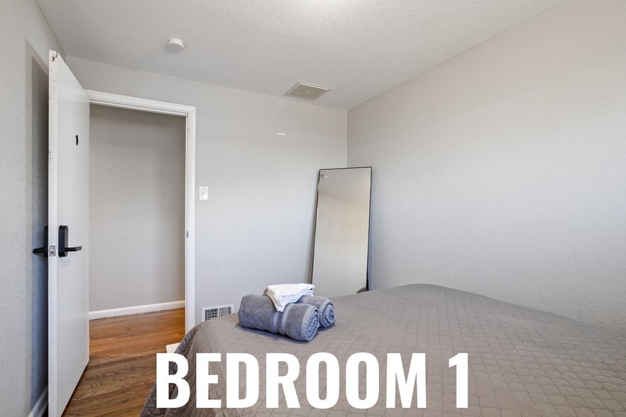 Building Photo - 2300 Lima St