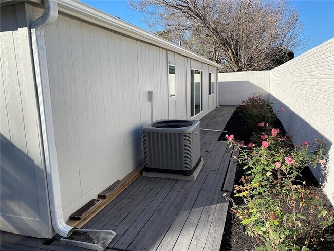 Building Photo - 8310 Spring Wind Dr