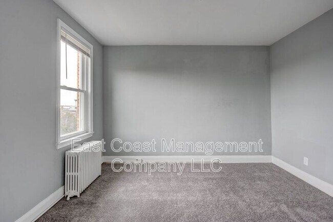 Building Photo - 1314 N Kenwood Ave