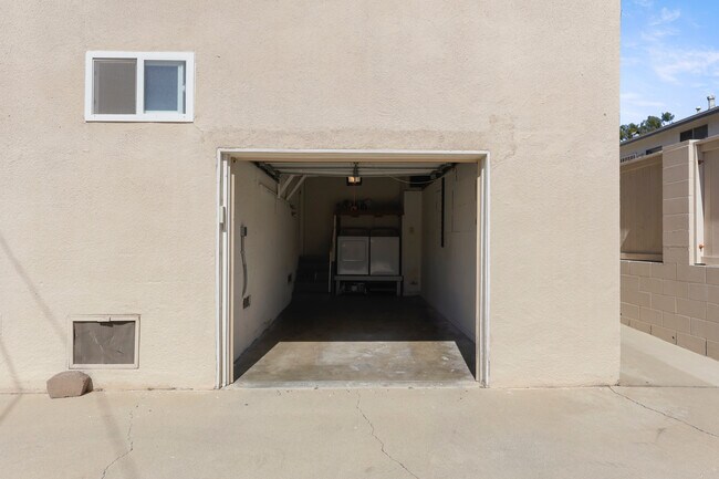 single car garage - 2516 Voorhees Ave
