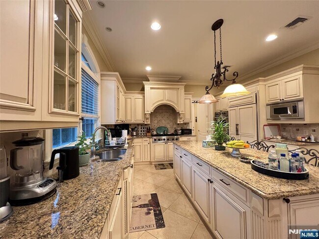 Building Photo - 22 Reiner Pl