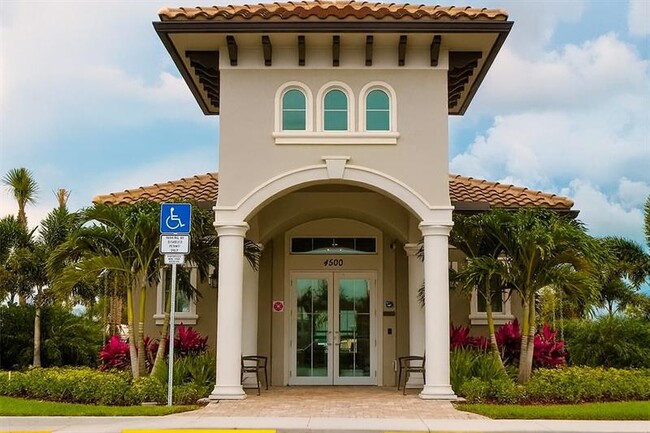 Building Photo - 950 Hillcrest Dr