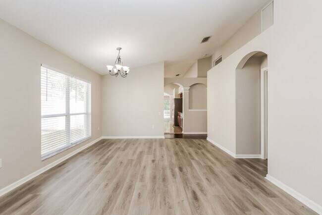 Building Photo - 5920 Count Turf Ln