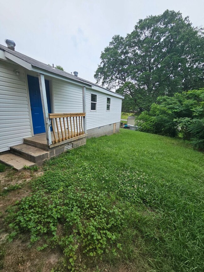 Building Photo - Home in Benton