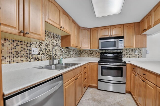 Building Photo - 243 NW 45th Ave