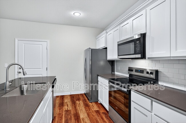 Building Photo - 2813 Peony Dr