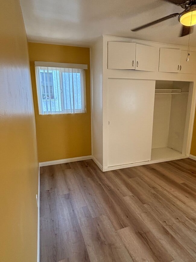 Building Photo - Spacious 1 bedroom available now in Long B...