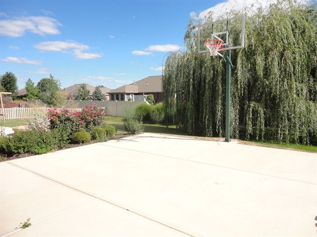 Building Photo - 1777 Woodstock Dr