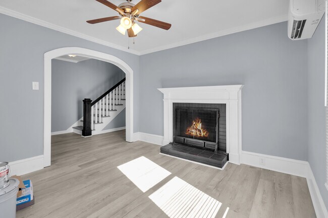 Building Photo - 522 Crawford St