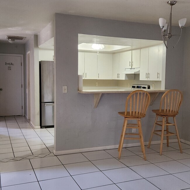 Building Photo - 611 SW 3rd Ter