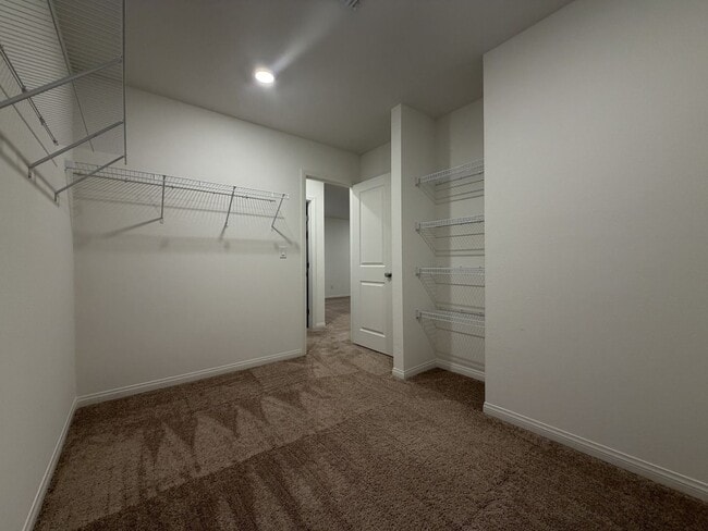 Building Photo - Stunning 4-Bedroom Home with Loft & Den – Spacious and Move-In Ready!