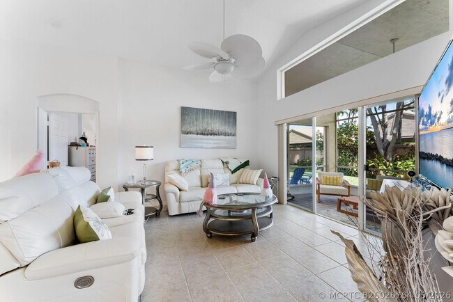 Building Photo - 6887 Viale Elizabeth