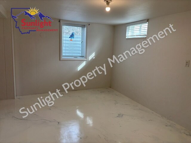 Building Photo - 3 Bed 1.5 Bath Home on Large Corner Lot