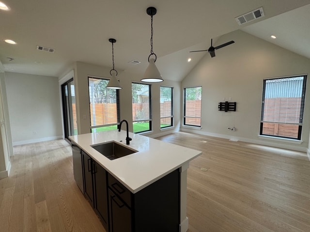 Building Photo - 1101 1/2 Fiesta St