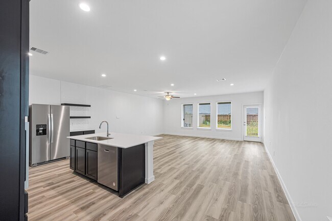 Building Photo - 3002 Crown Gate Dr