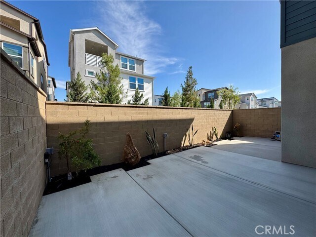 Building Photo - 450 Lobata