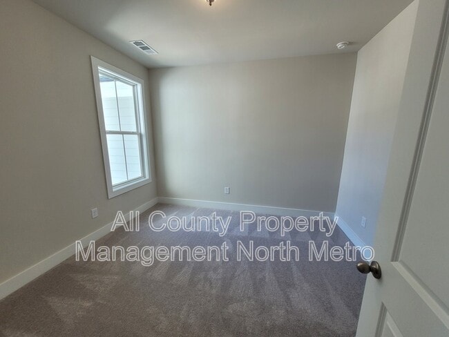 Building Photo - 1242 Willowcrest Wy