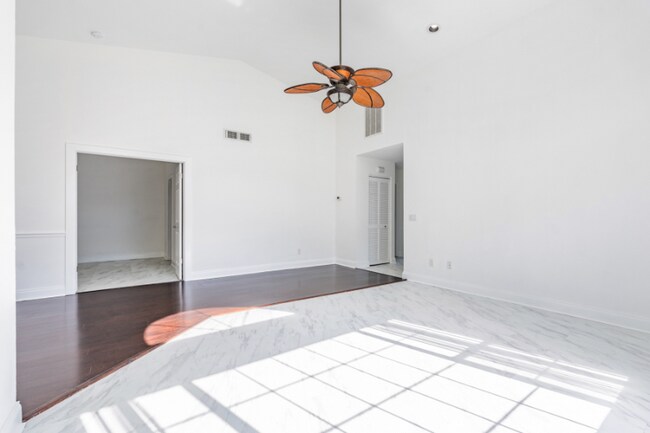 Building Photo - 4283 Brentwood Park Cir