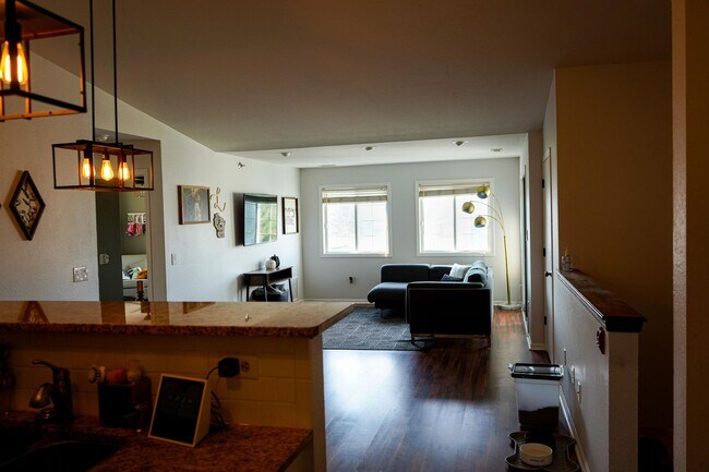 Building Photo - 8055 Lexington Pl