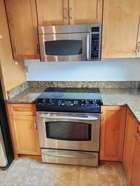 Building Photo - Upscale beautiful and spacious 3-bedroom, 2.5-bathroom apartment Oakland/Shadyside area