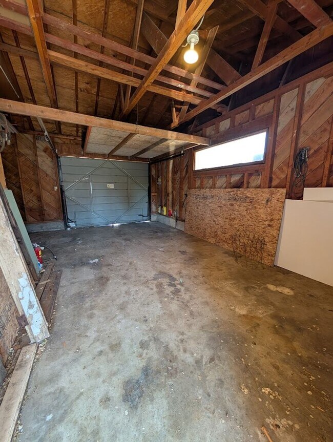 Building Photo - Charming 3 bedroom 1.5 bath Orchards house