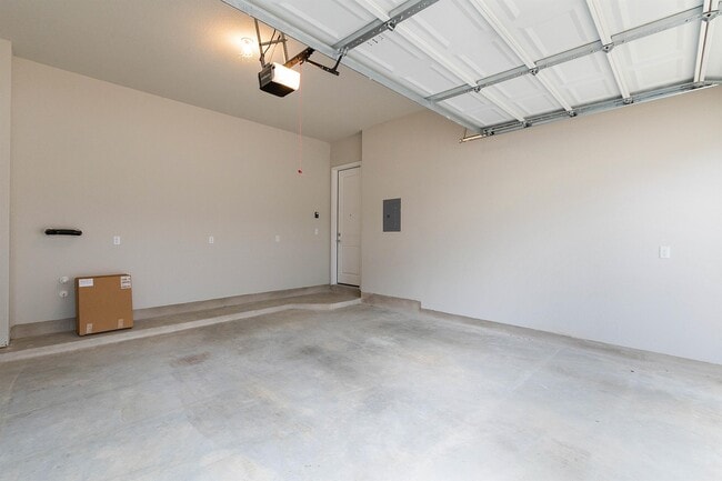 Building Photo - 1015 Vista View Dr