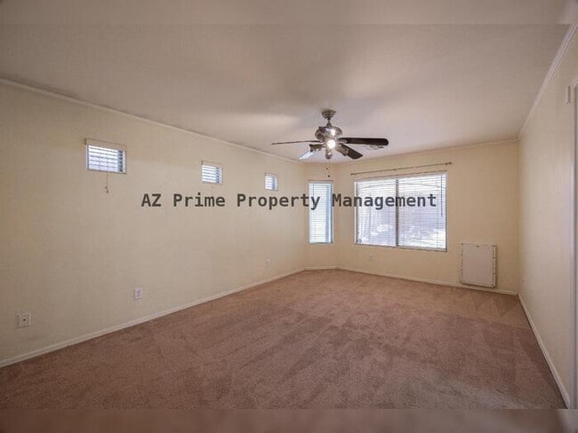 Building Photo - 6715 S 35th Dr