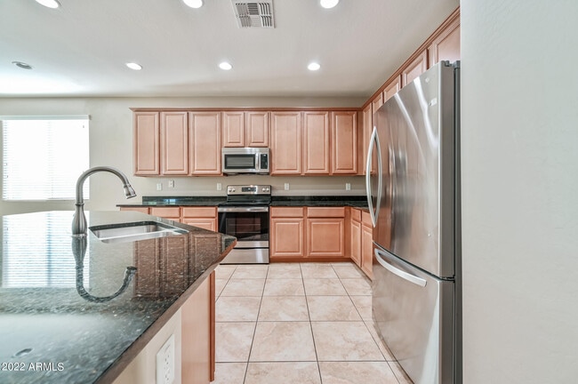 Building Photo - 8767 W Fleetwood Ln