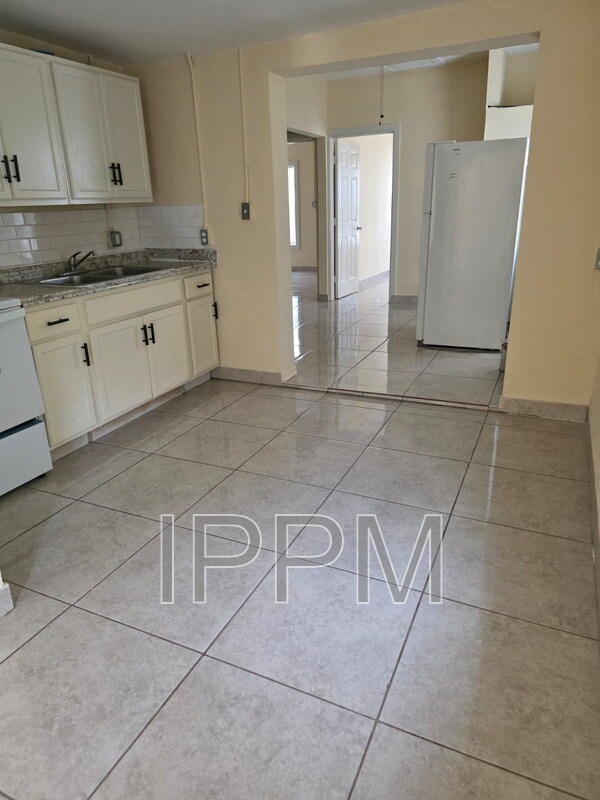 Building Photo - 902 N D St