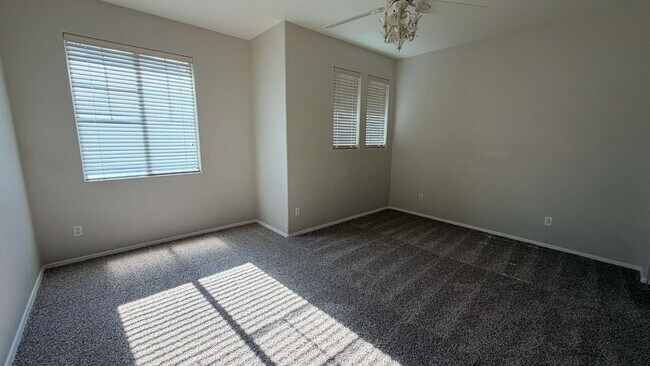 Building Photo - 43658 Caven Dr