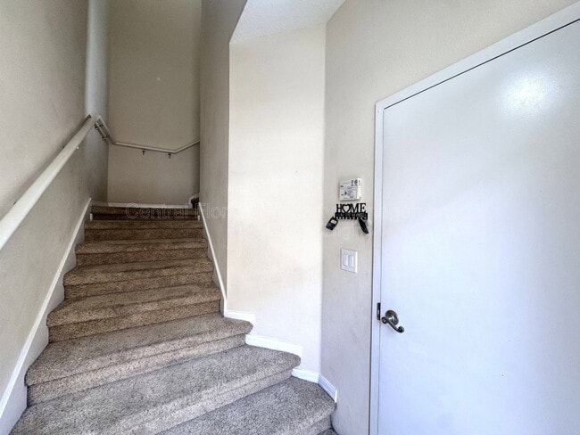 Building Photo - 1985 Estancia Cir