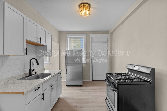 Building Photo - 4102 California Ave