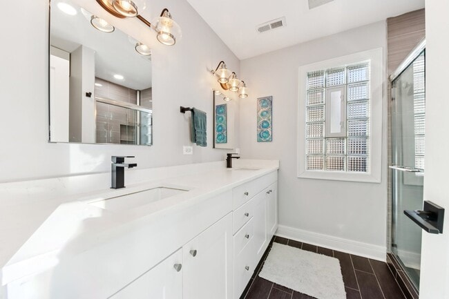 Building Photo - 1717 N Hudson Ave