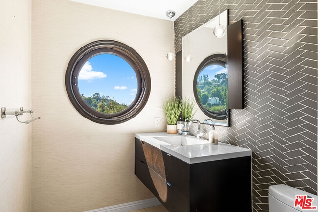 Building Photo - 3782 Berry Dr