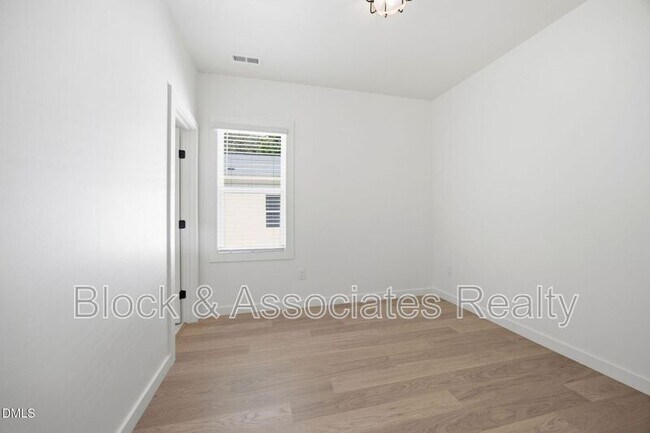 Building Photo - 2815-101 Wilcox Place