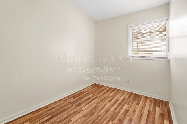 Building Photo - 153 Little St SE