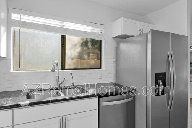 Building Photo - 3841 E Bighorn Ave