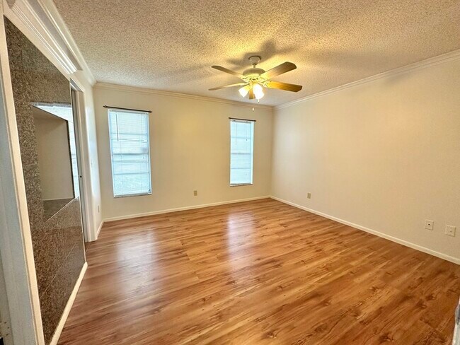 Building Photo - 8278 Bucksaw Dr