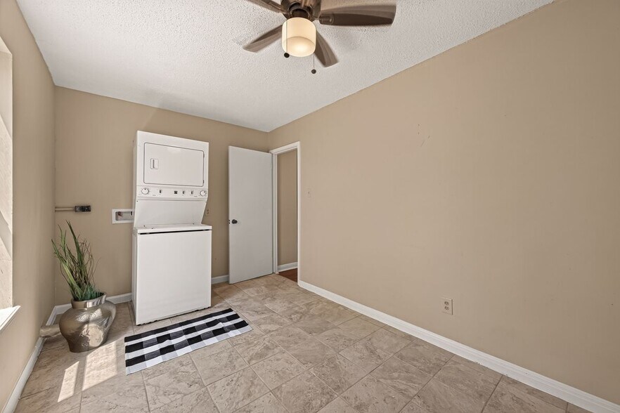 Building Photo - 13309 Milo Dr