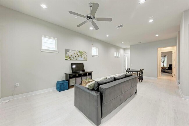 Building Photo - 3108 E 51st St