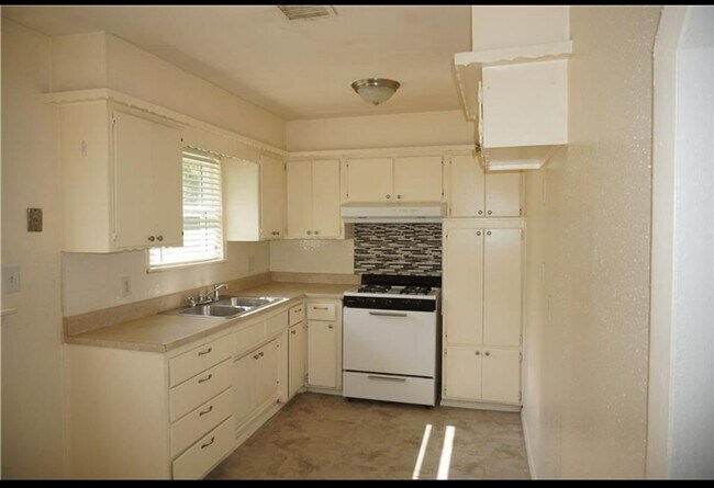 Building Photo - Beautiful 3 Bed 1.5 Bath in Midwest City