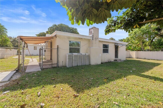 Building Photo - 201 S Biscayne River Dr