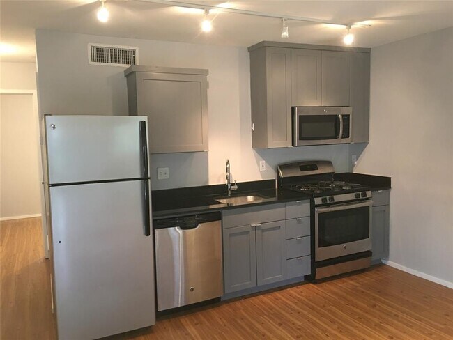 Building Photo - 5306 Woodrow Ave