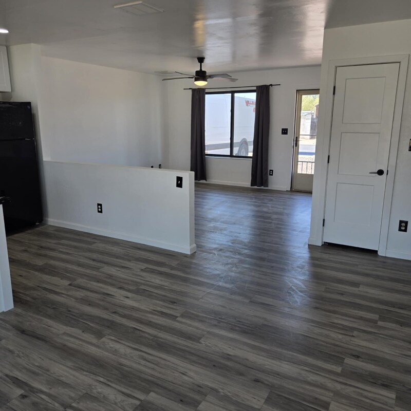 Building Photo - 10521 W Loma Ln