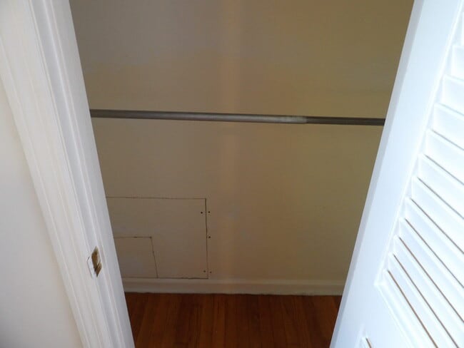 Building Photo - 837 Malabu Dr
