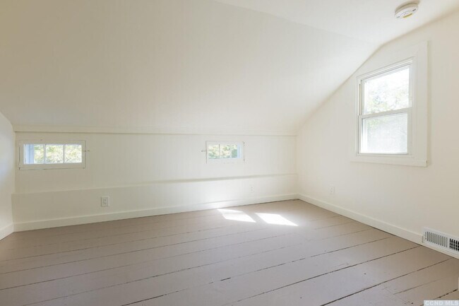 Building Photo - 85 Roundtop Rd