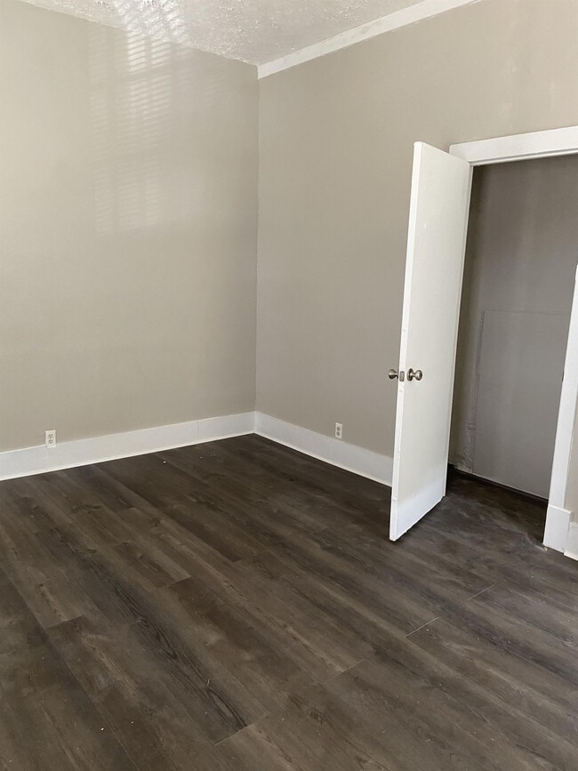 Building Photo - 735 Beechwood Ave