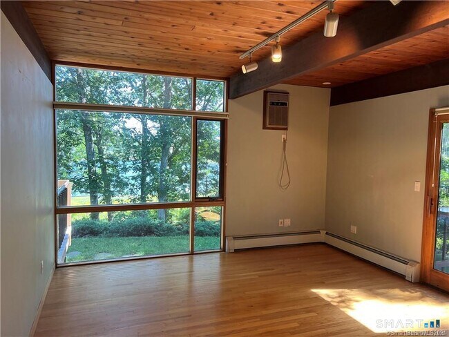 Building Photo - 80 Skyline Dr